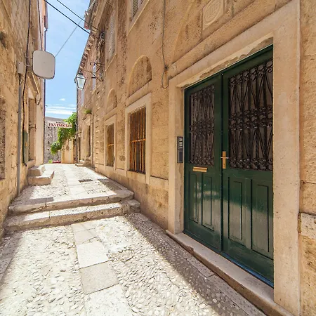 Apartment Arty Old Town By Irundo