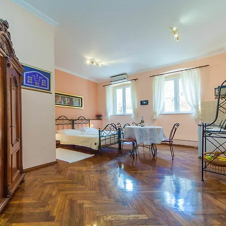 Apartment Arty Old Town By Irundo *