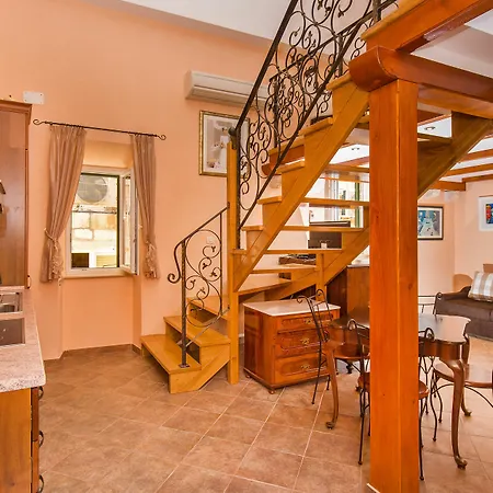 Apartment Arty Old Town By Irundo