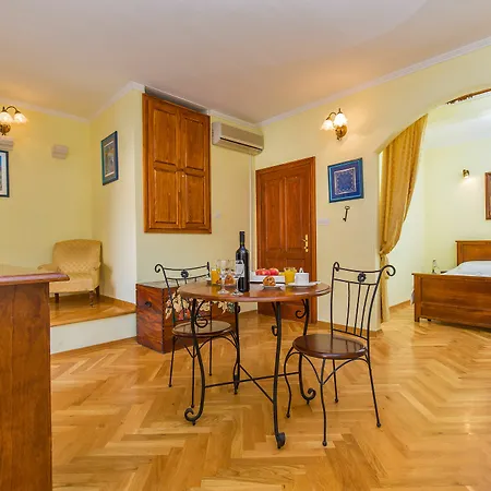 Apartment Arty Old Town By Irundo